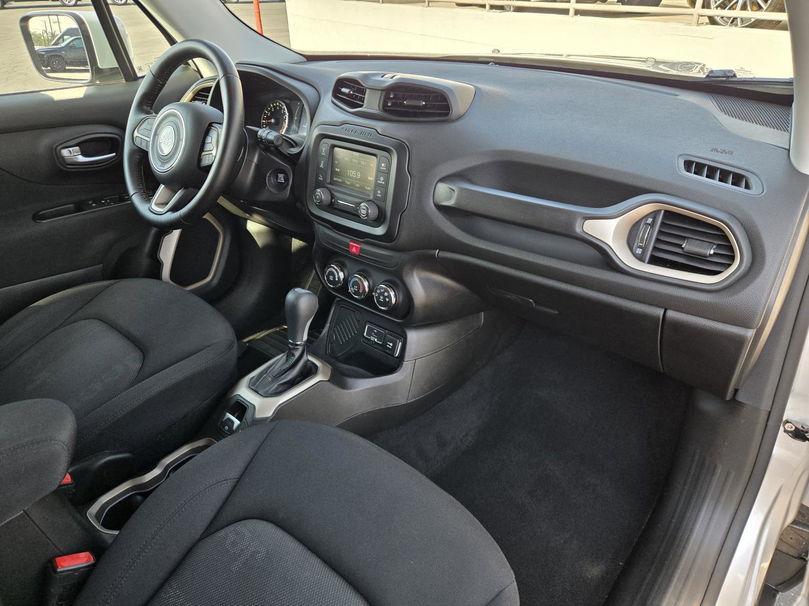 Certified 2016 Jeep Renegade Latitude image 29