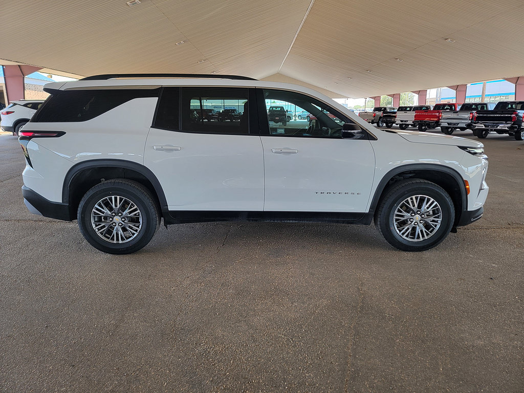 Used 2025 Chevrolet Traverse LT FWD image 6