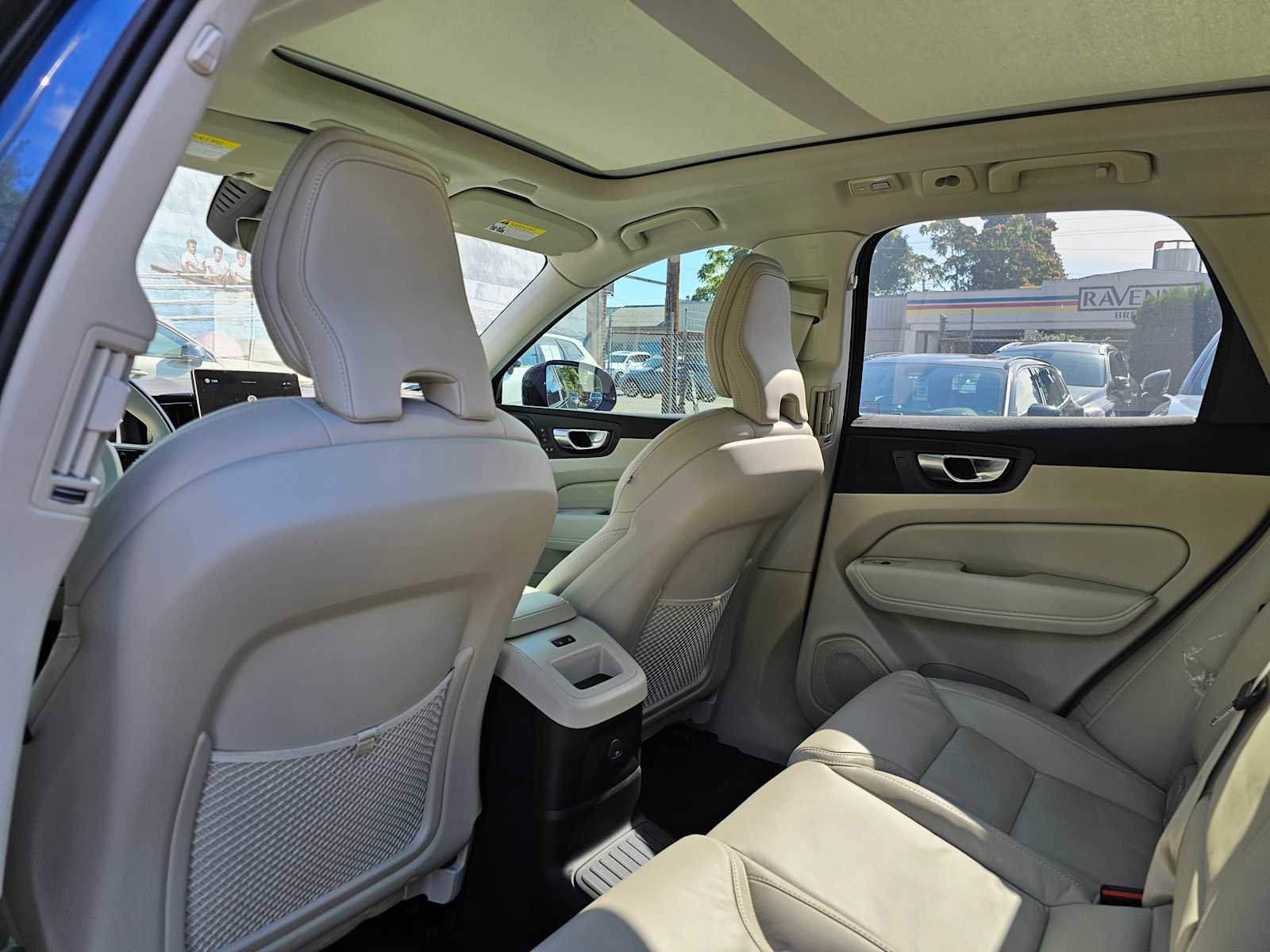 New 2026 Volvo XC60 T8 Ultra w/ Protection Package Premier image 20