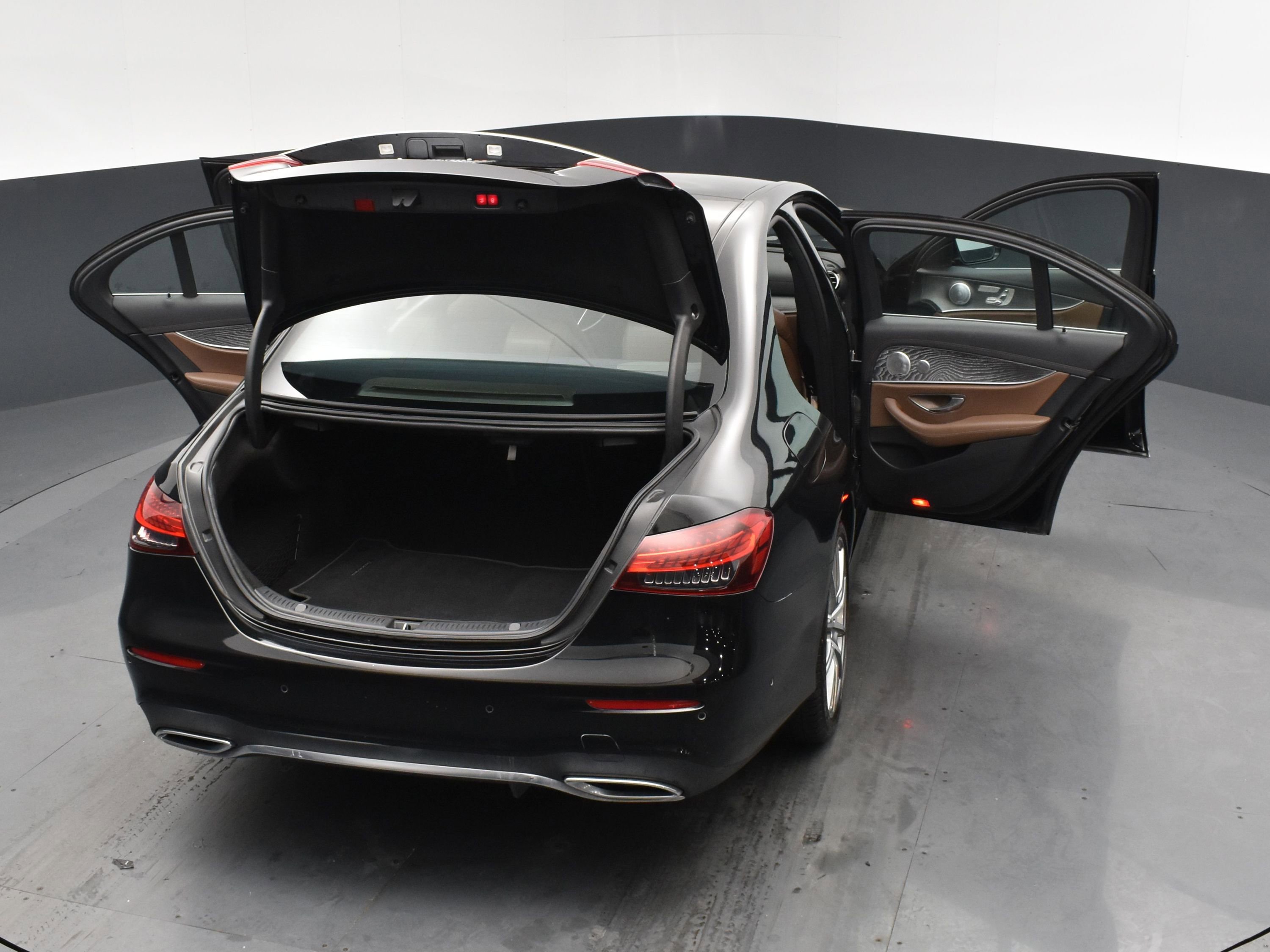 Used 2021 Mercedes-Benz E 450 4MATIC Sedan w/ Premium Package image 24