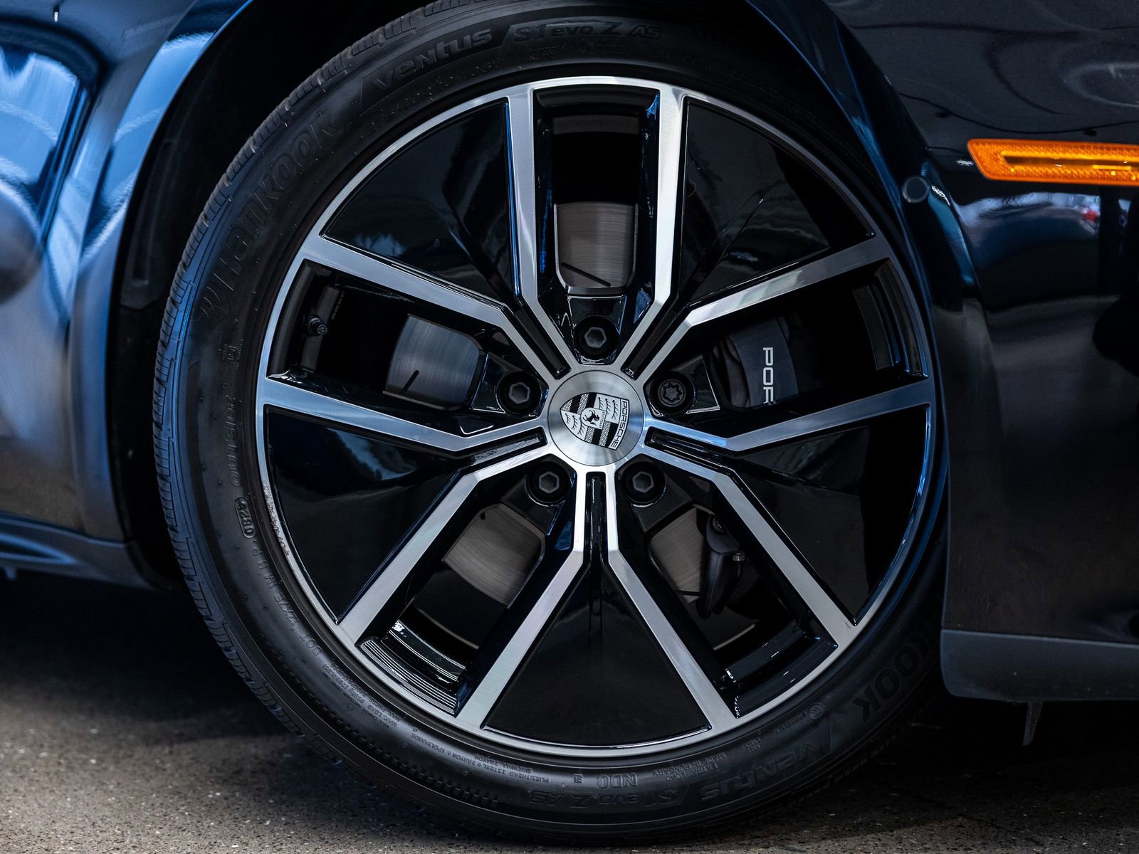 Certified 2025 Porsche Panamera RWD image 17