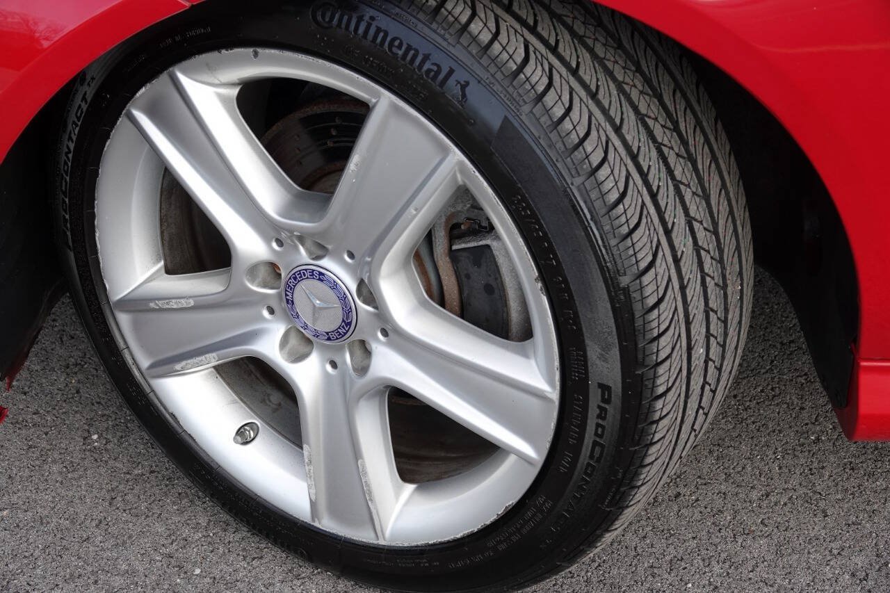 Used 2010 Mercedes-Benz C 300 Sedan image 25