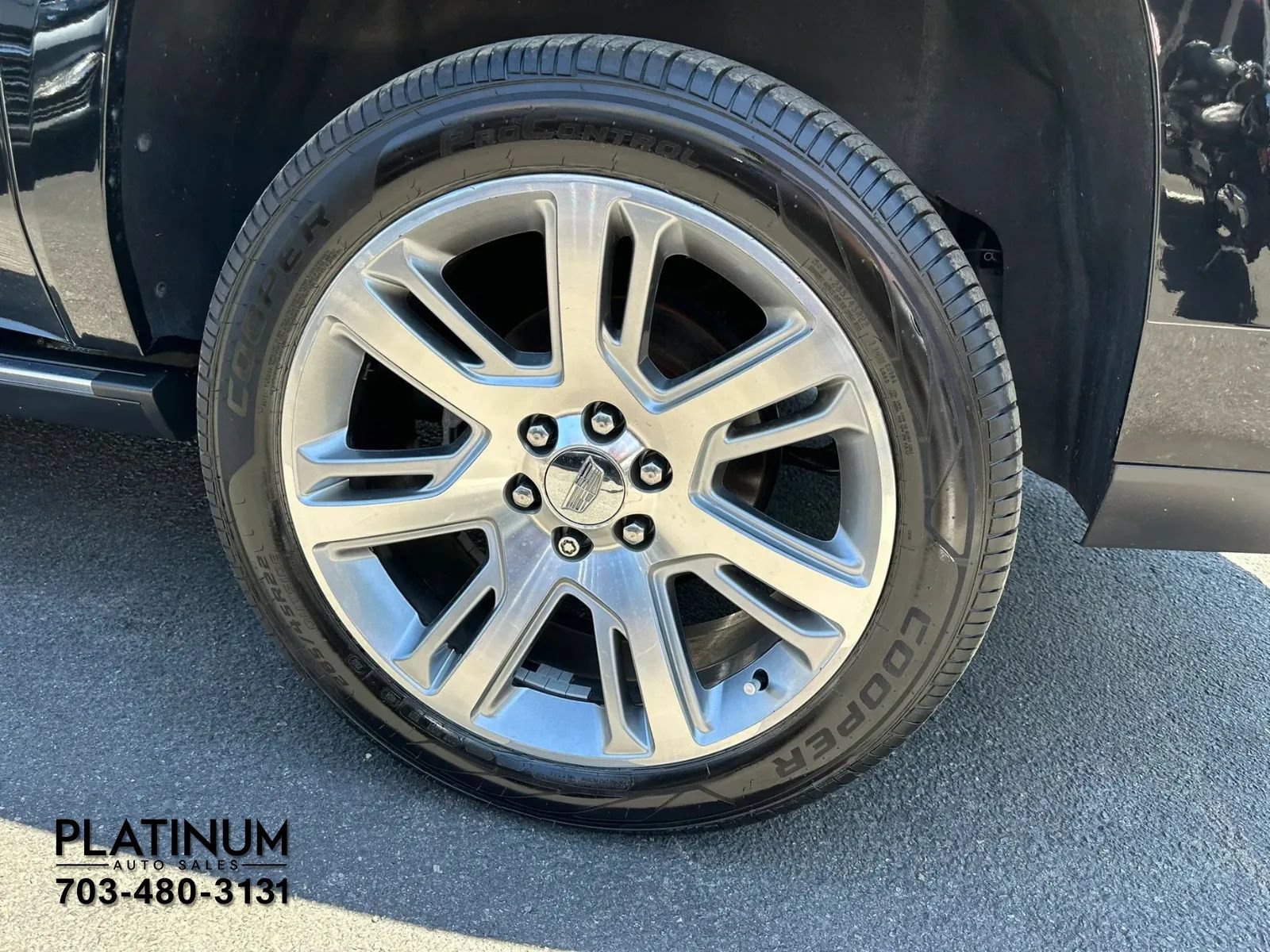 Used 2017 Cadillac Escalade ESV Premium Luxury AWD/4WD image 27