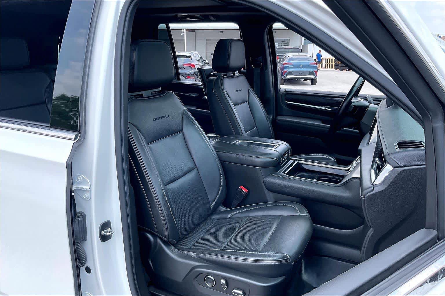Used 2021 GMC Yukon Denali AWD/4WD image 9