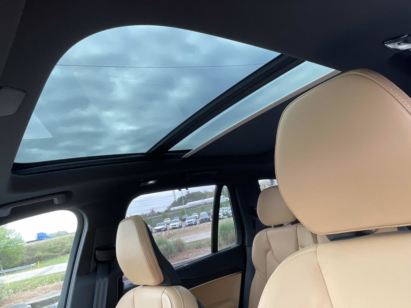 Certified 2024 Volvo XC90 B6 Ultimate w/ Protection Package Premier image 22