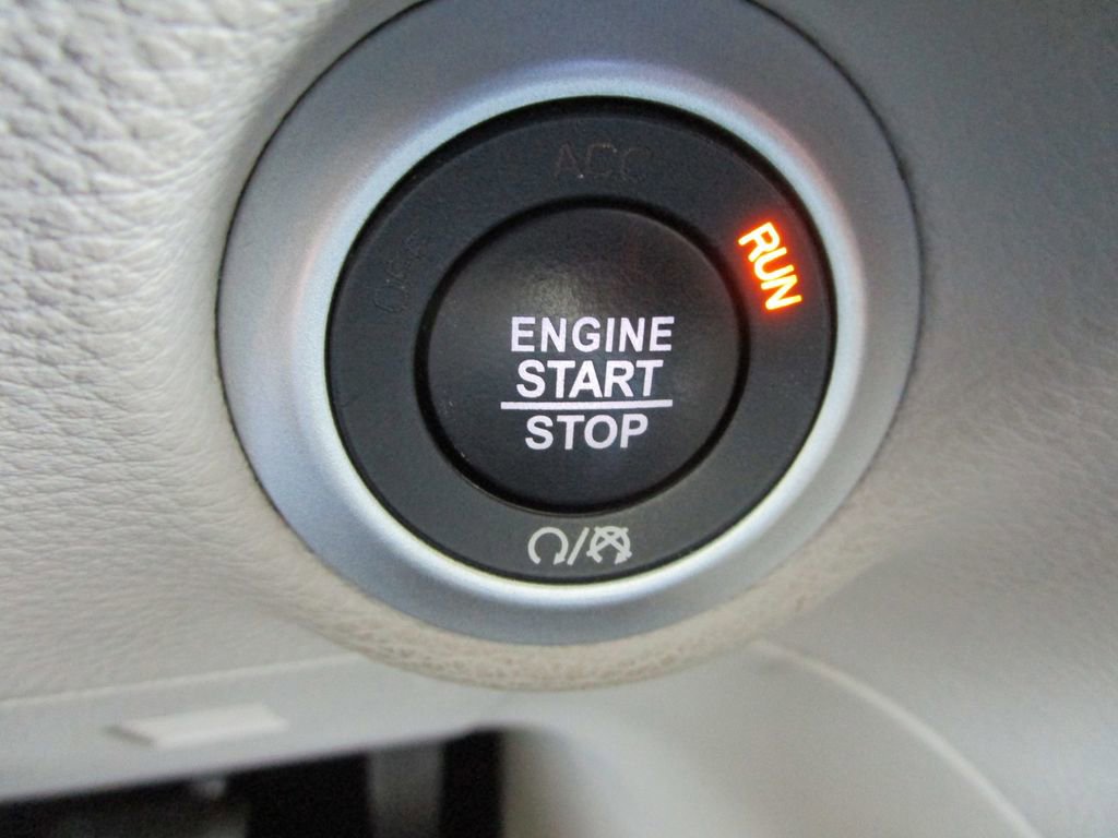 Used 2023 Chrysler Pacifica Limited FWD image 42