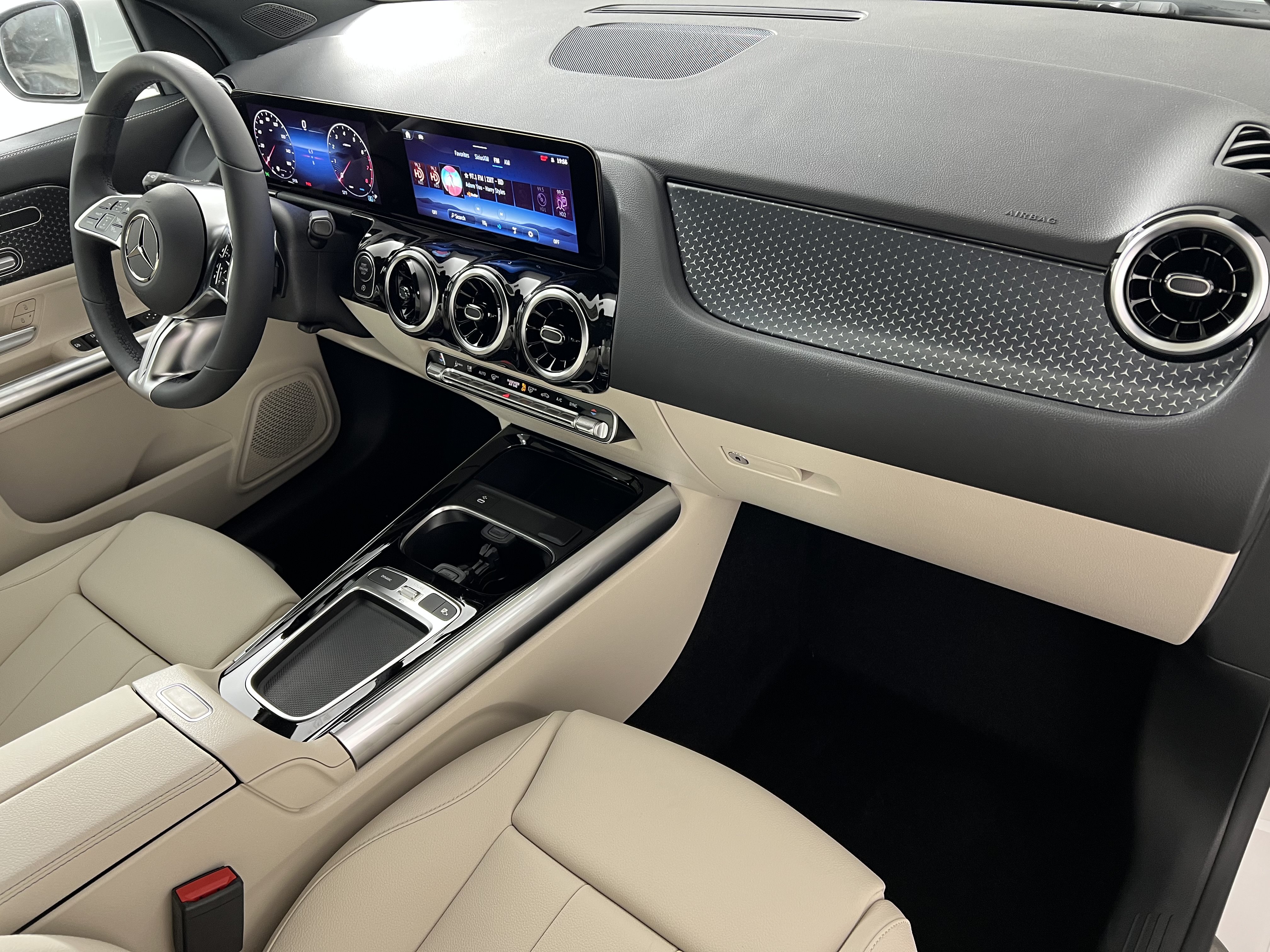 Used 2026 Mercedes-Benz GLA 250 4MATIC image 26