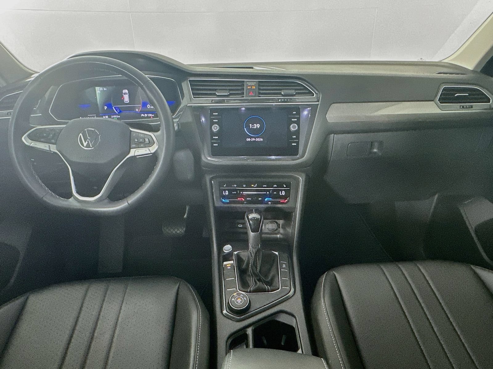 Certified 2023 Volkswagen Tiguan SE w/ Panoramic Sunroof Package AWD/4WD image 14