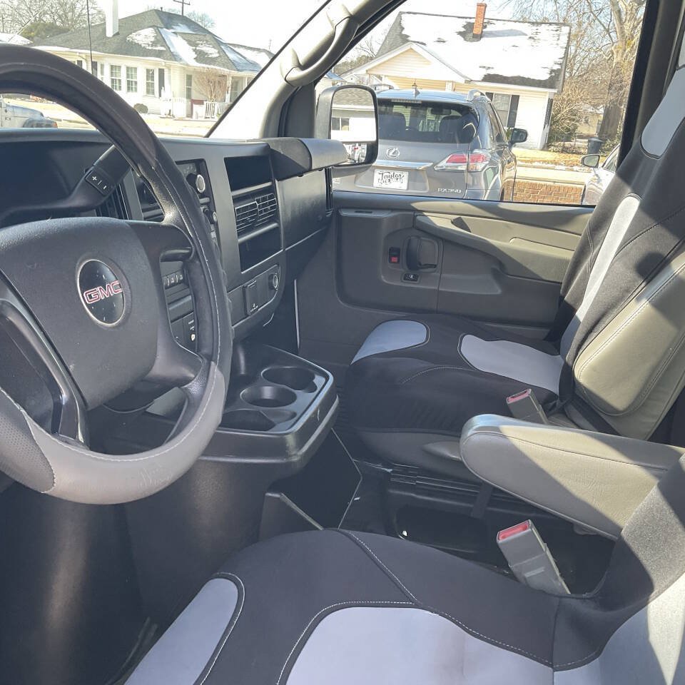 Used 2015 GMC Savana 2500 RWD image 10