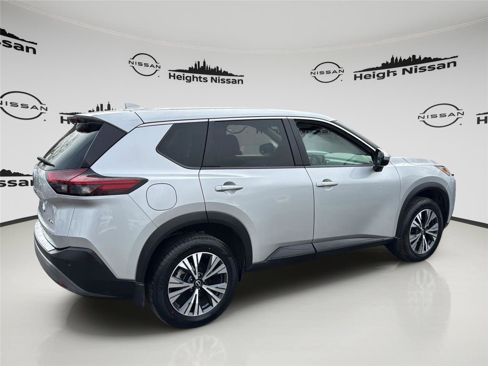 Used 2022 Nissan Rogue SV image 6
