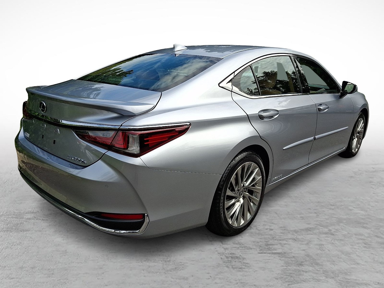 Certified 2022 Lexus ES 300h w/ Accessory Package 2 FWD image 6