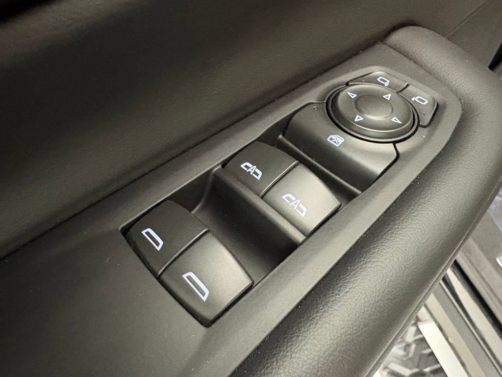 Used 2025 Chevrolet Suburban Z71 AWD/4WD image 21