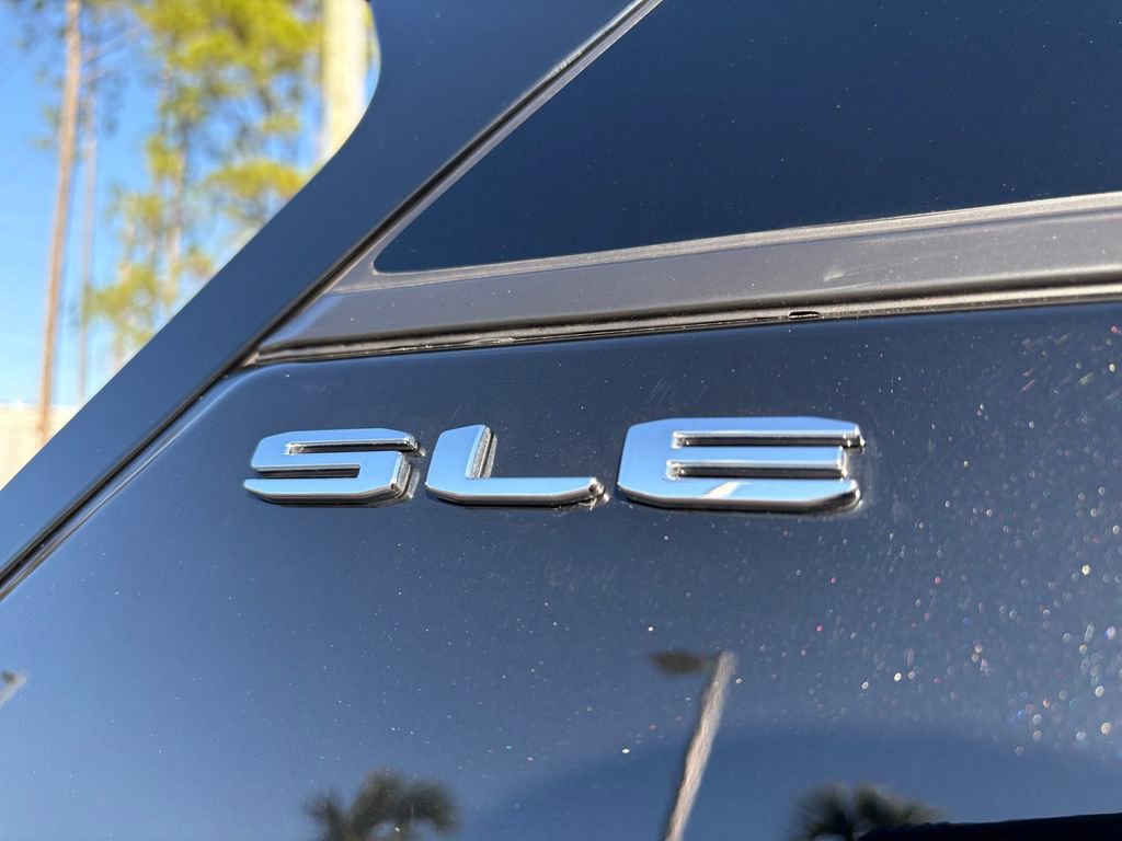 Used 2022 GMC Terrain SLE w/ Driver Convenience Package image 9