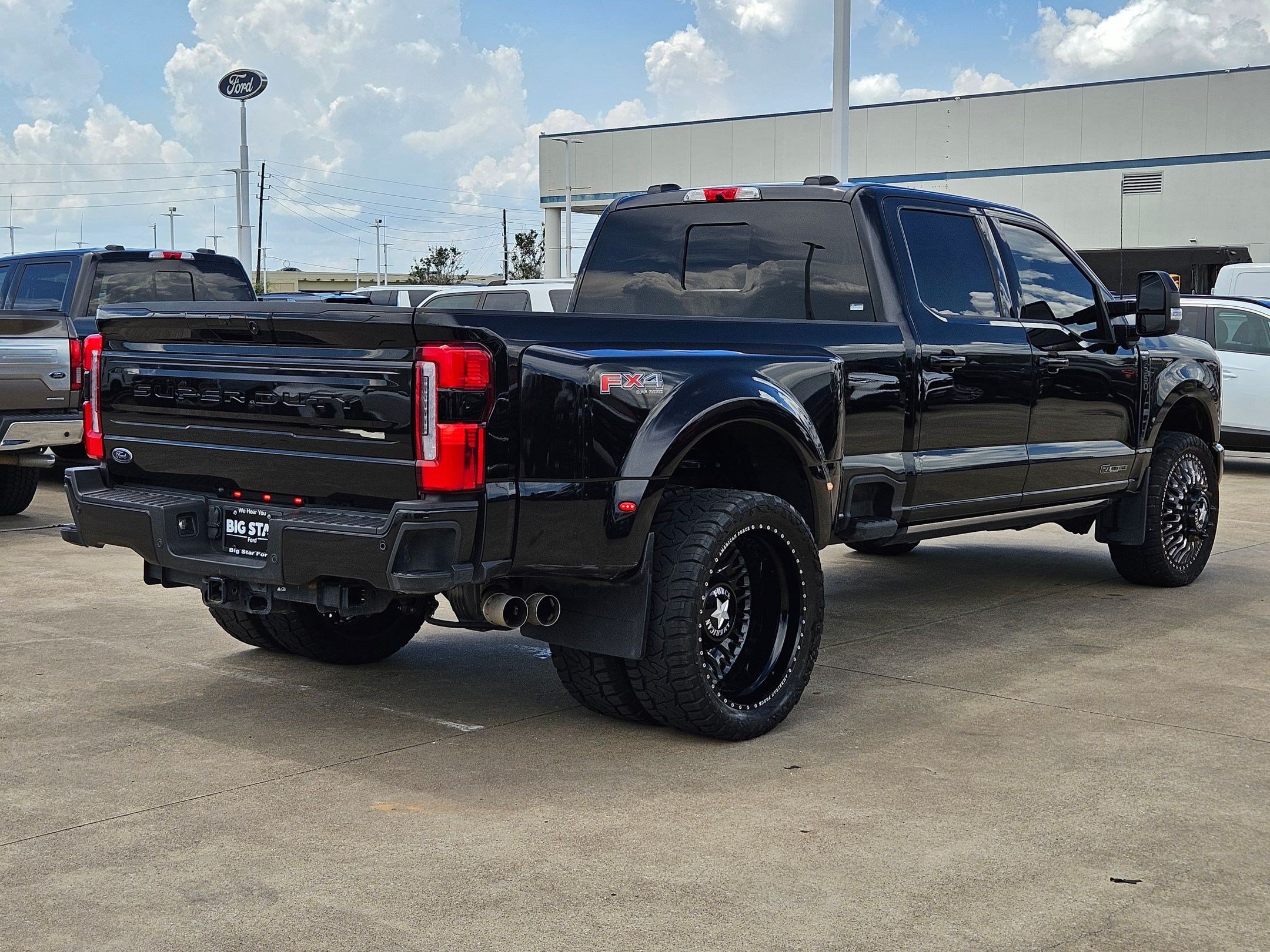 Used 2025 Ford F350 Platinum AWD/4WD image 3