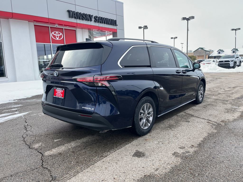 Certified 2021 Toyota Sienna LE image 5