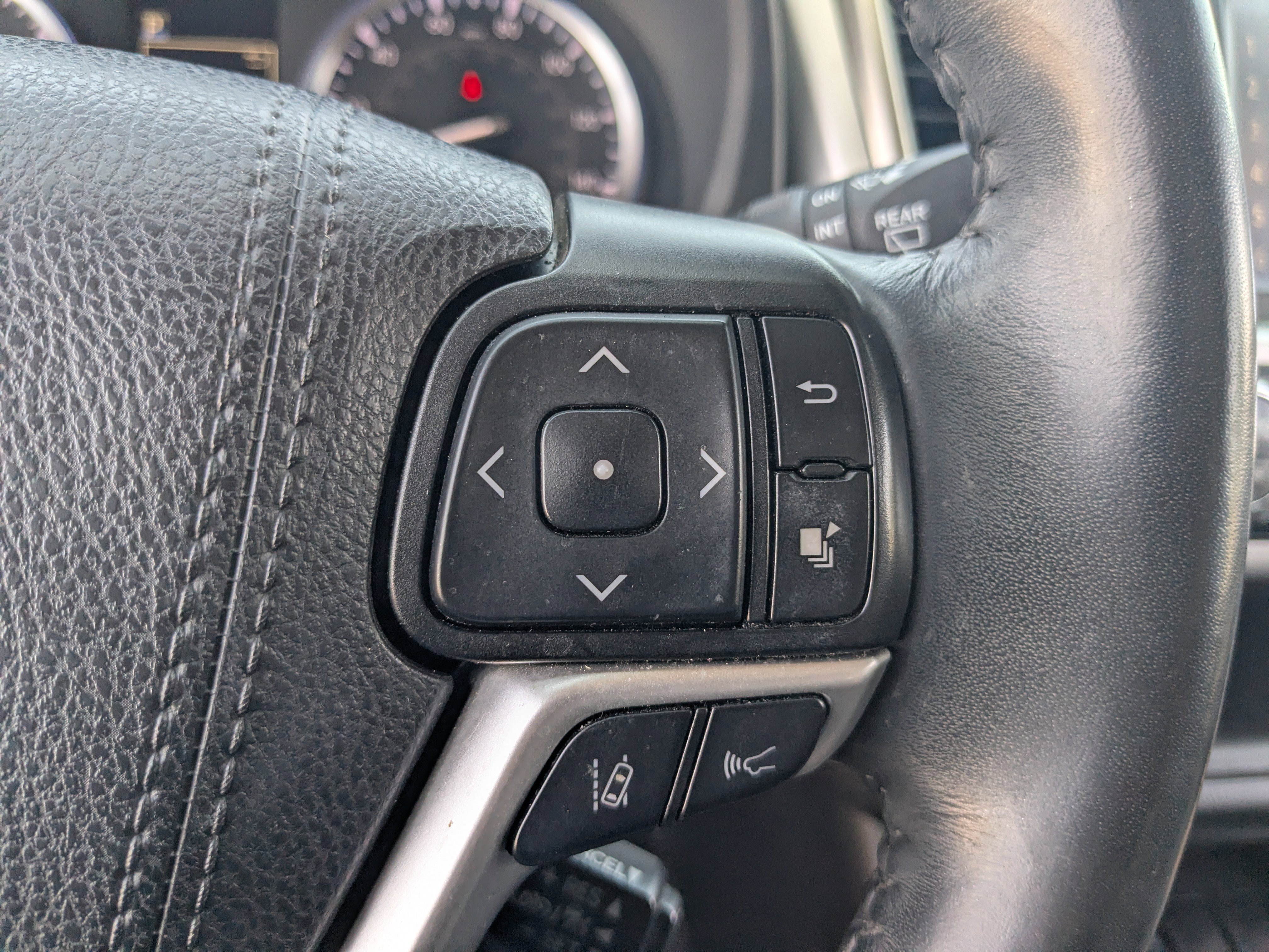 Used 2019 Toyota Highlander SE FWD image 30