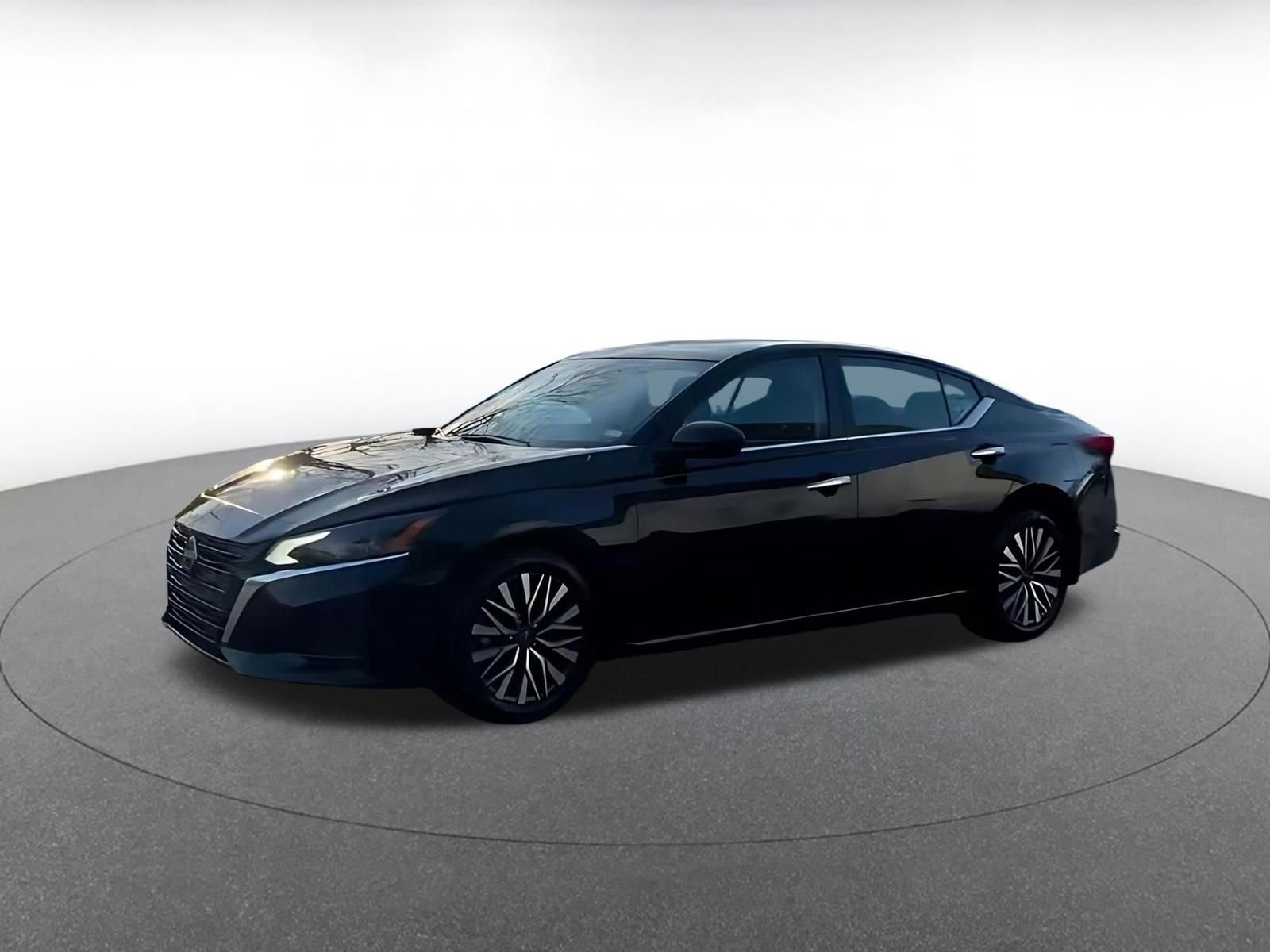 Used 2025 Nissan Altima 2.5 SV FWD image 7