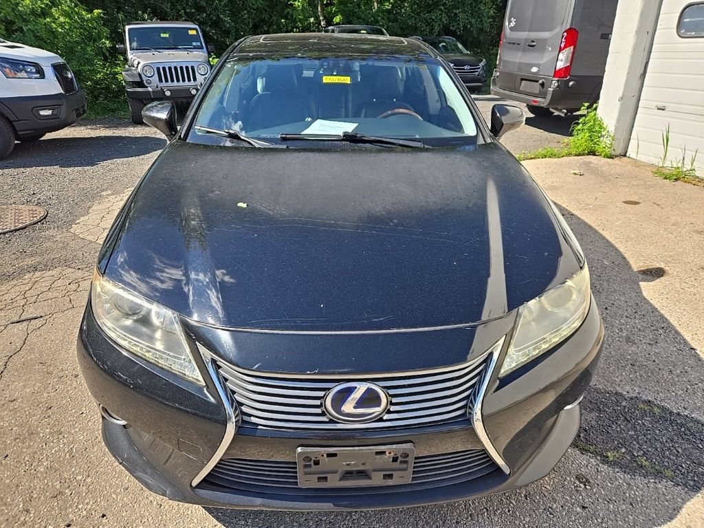 Used 2013 Lexus ES 300h w/ Luxury Pkg FWD image 2