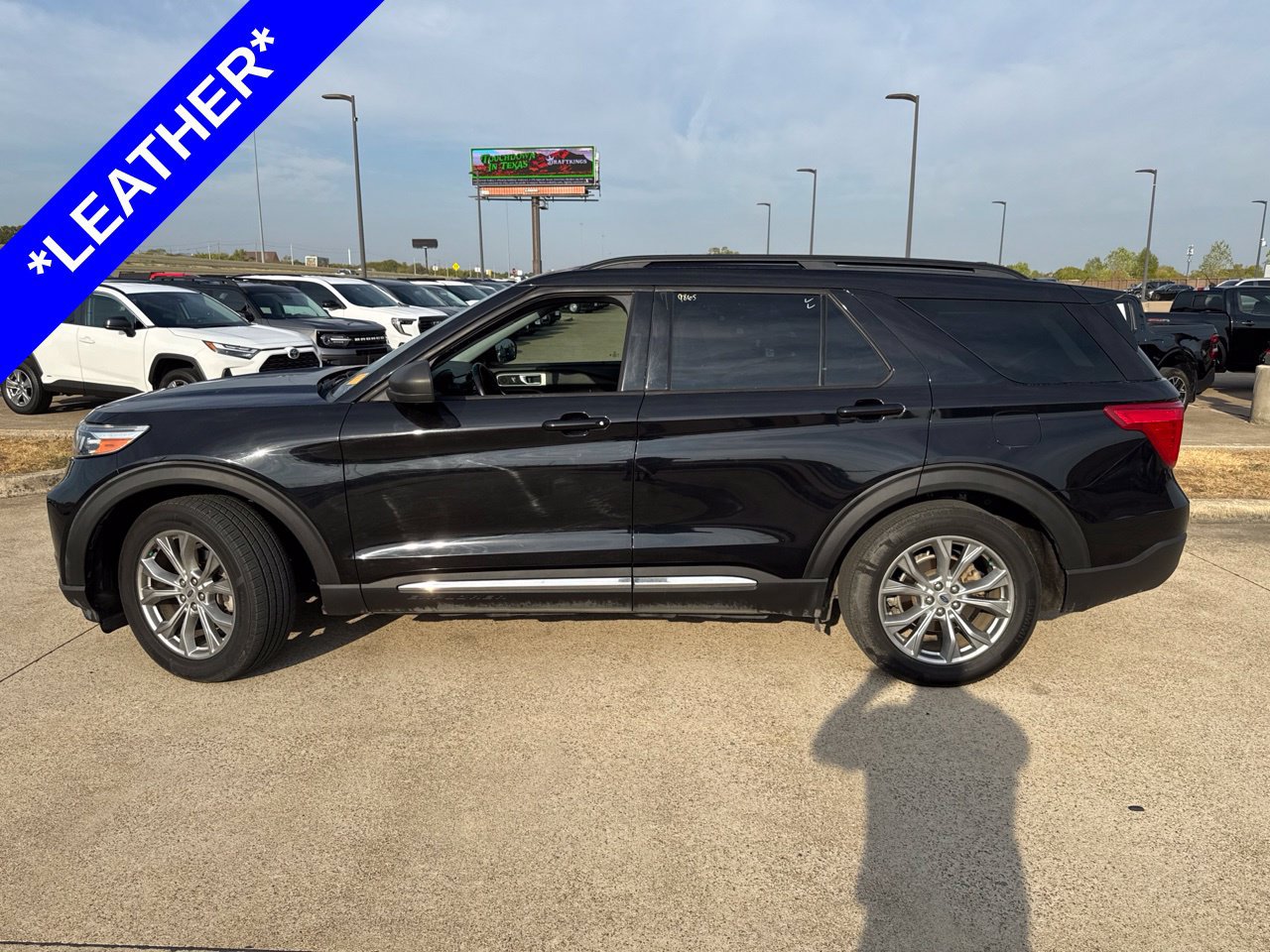 Used 2020 Ford Explorer XLT w/ Equipment Group 202A RWD image 3