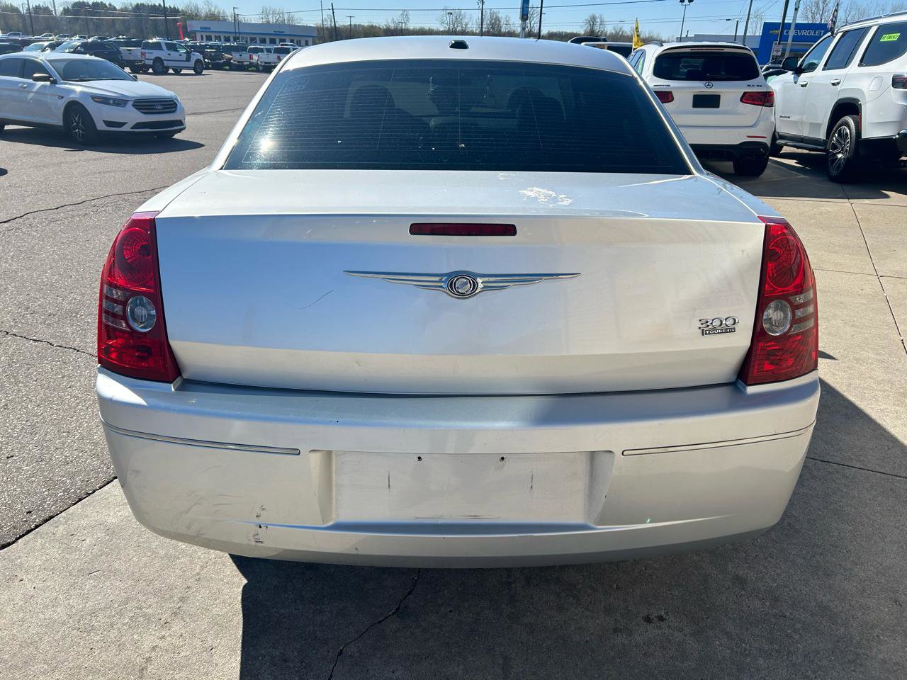 Used 2010 Chrysler 300 Touring RWD image 6