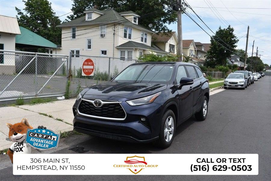 Used 2025 Toyota Highlander LE FWD image 3
