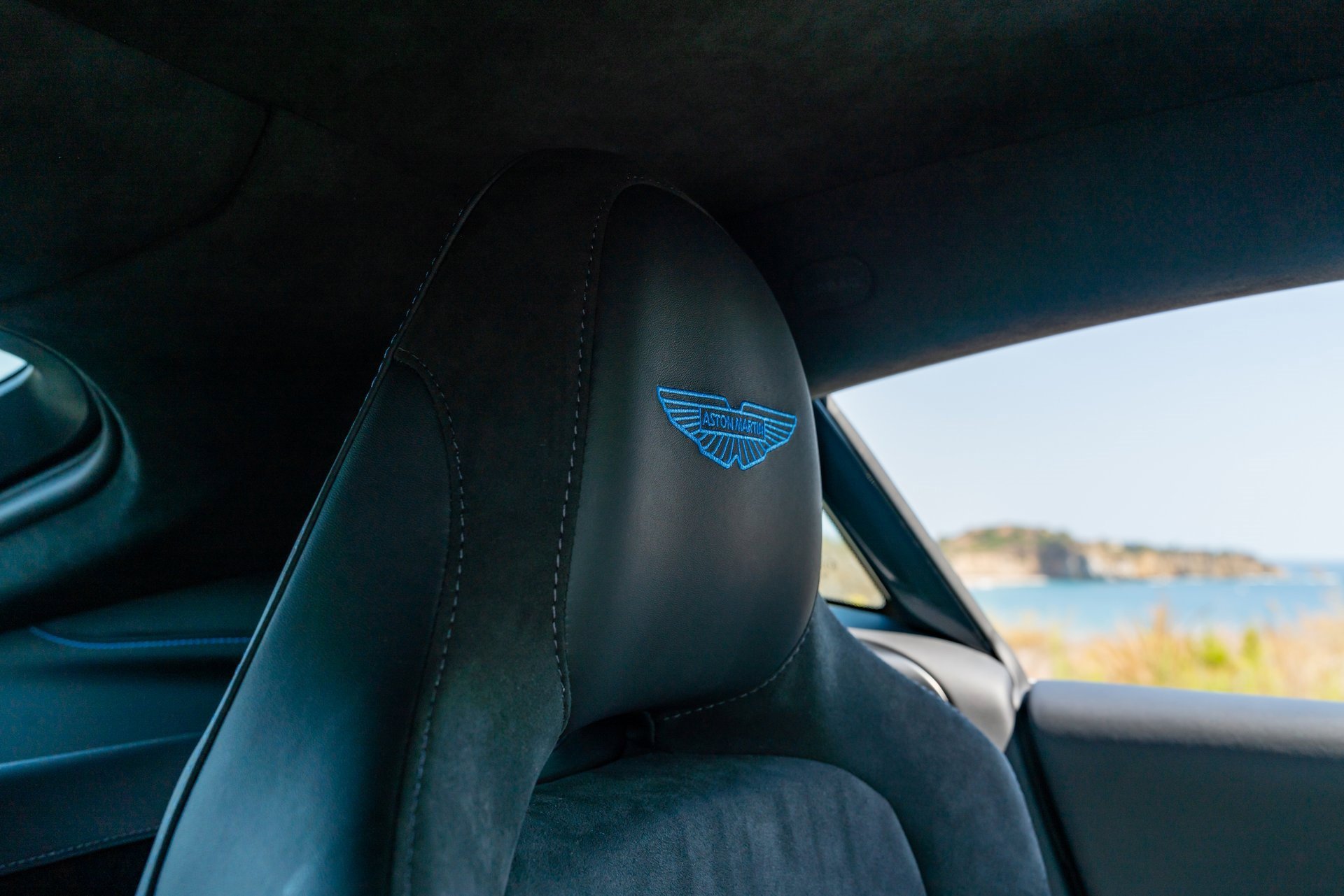 Used 2025 Aston Martin V8 Vantage Coupe image 22