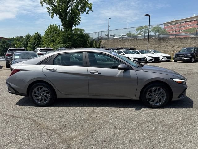 Used 2024 Hyundai Elantra SEL FWD image 13