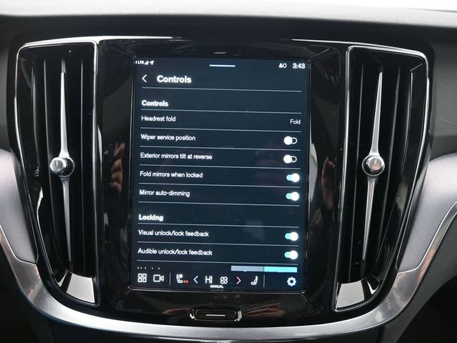 Used 2025 Volvo S60 B5 Core image 16