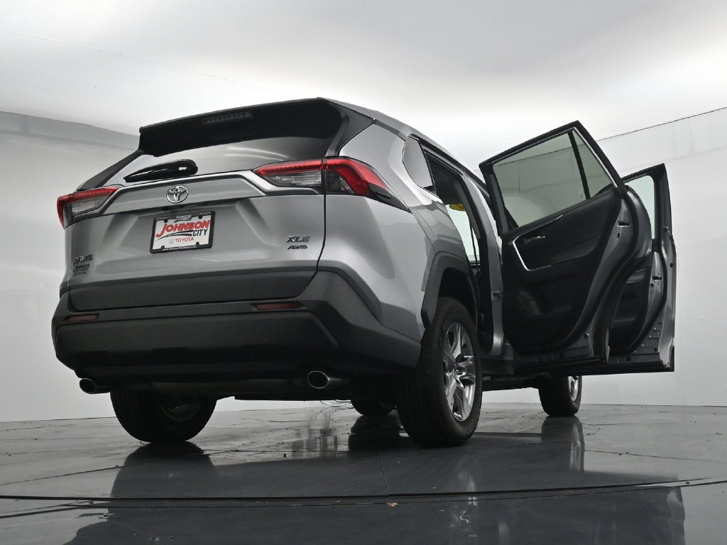Used 2024 Toyota RAV4 XLE AWD/4WD image 44