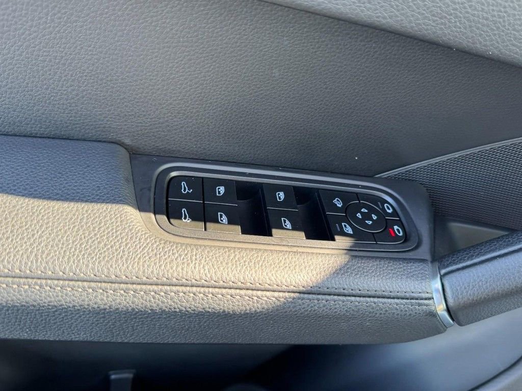 Used 2023 Porsche Cayenne S Platinum image 17