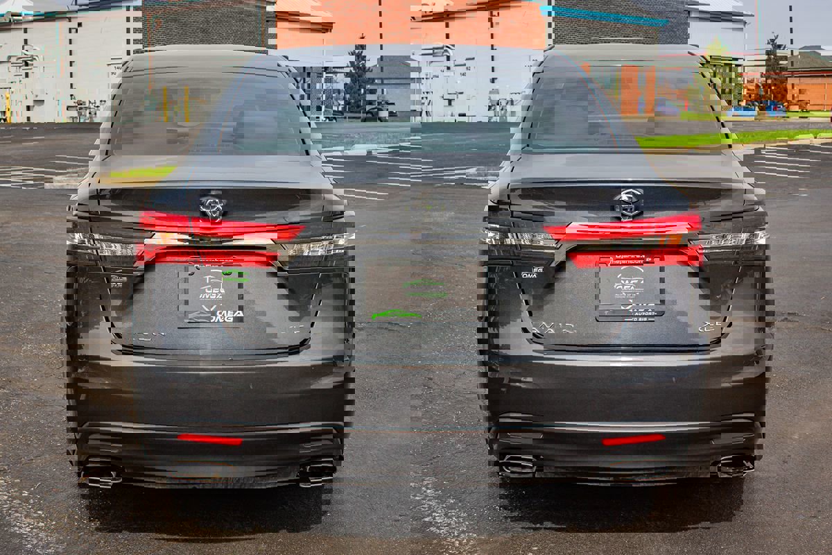 Used 2013 Toyota Avalon XLE image 8