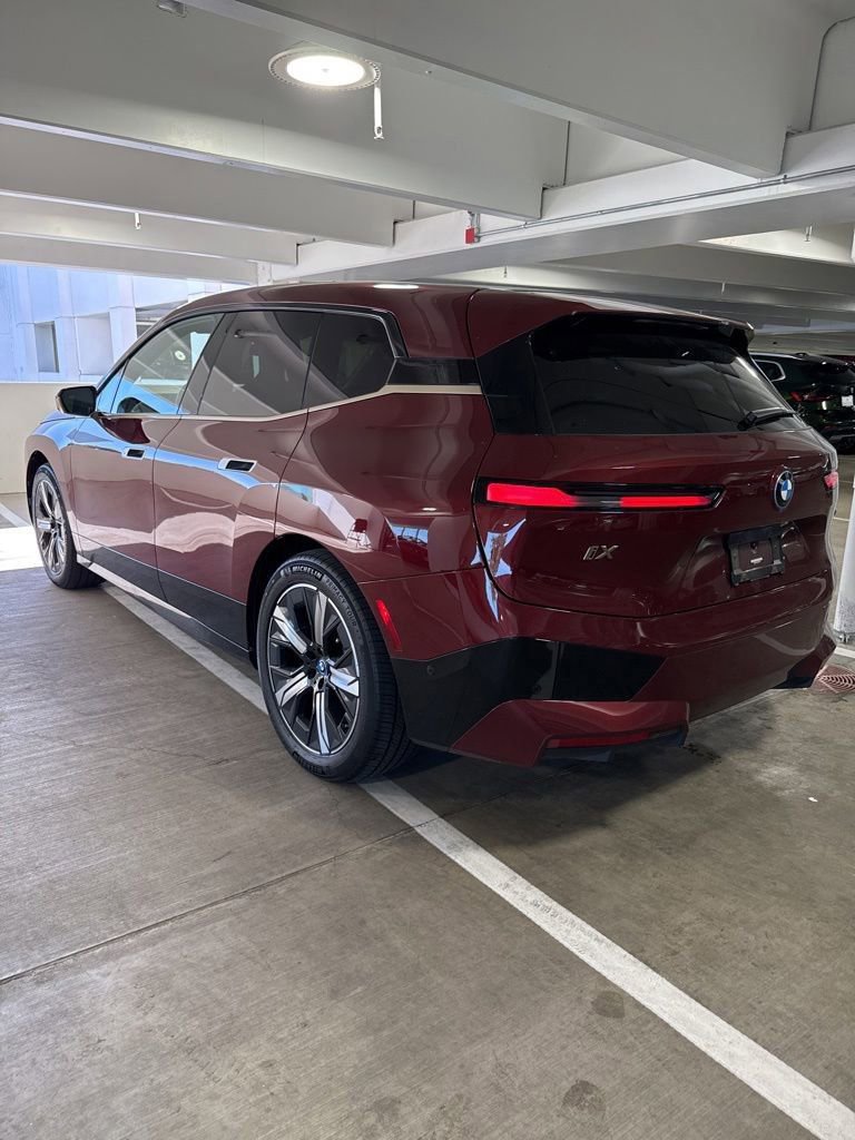 Certified 2023 BMW iX xDrive50 w/ Premium Package AWD/4WD image 5