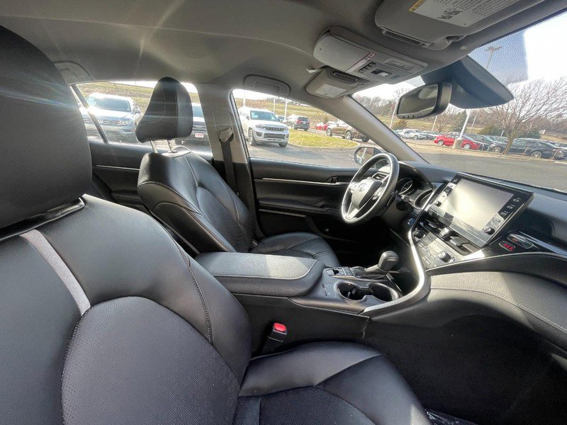 Used 2022 Toyota Camry XSE FWD image 6