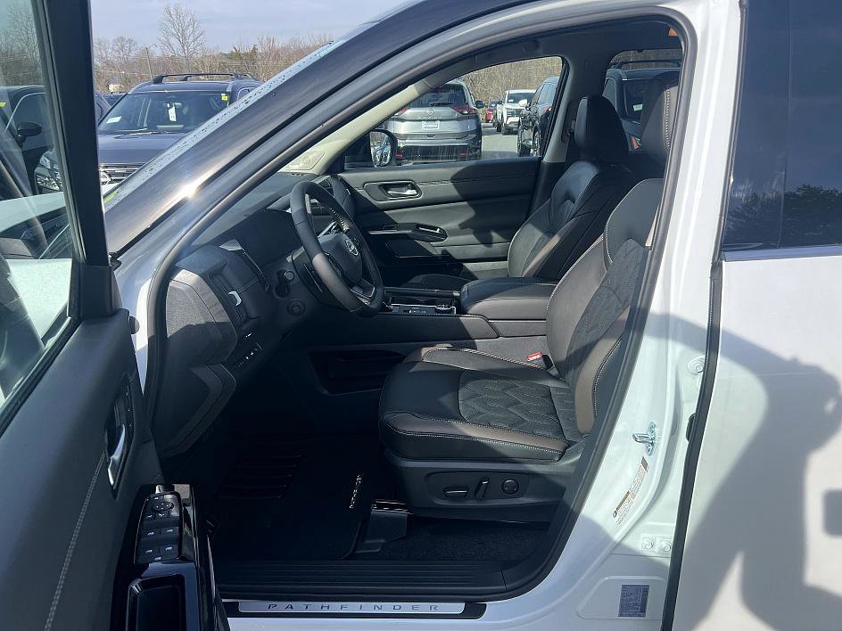 New 2026 Nissan Pathfinder Platinum image 13
