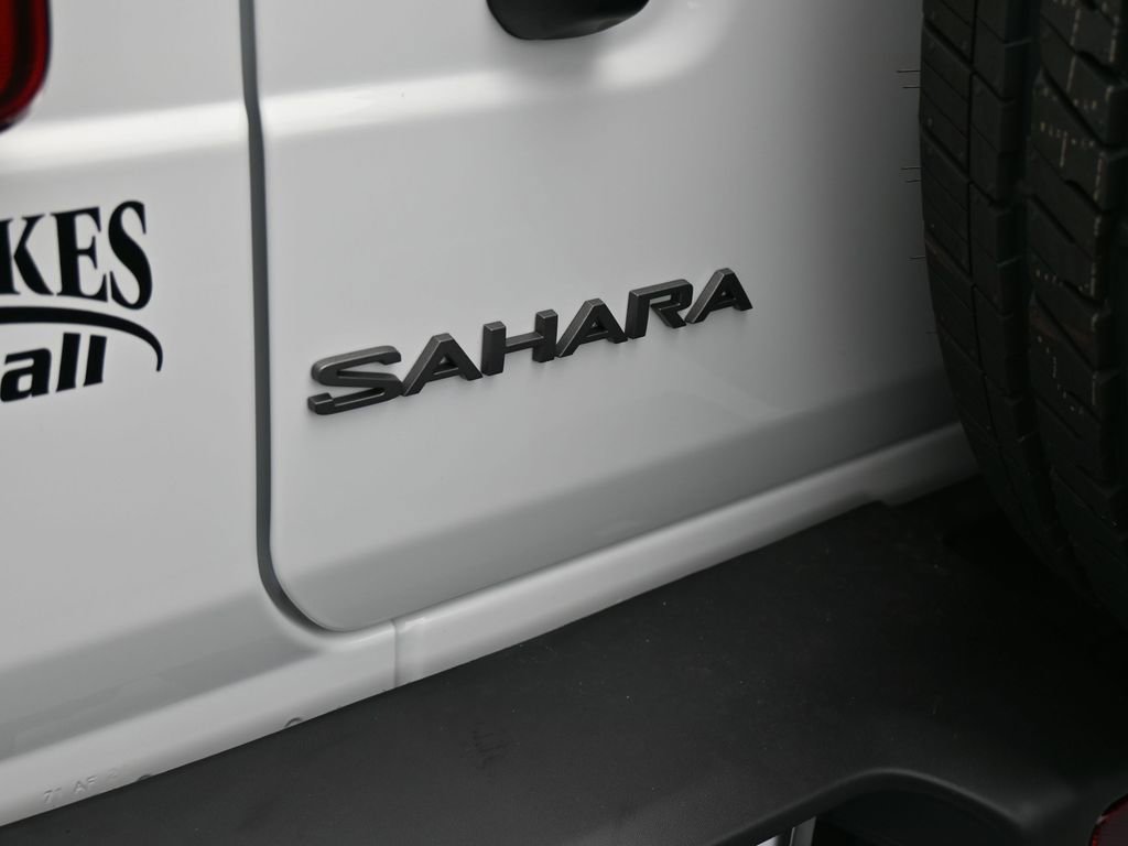 Used 2025 Jeep Wrangler Unlimited Sahara AWD/4WD image 32
