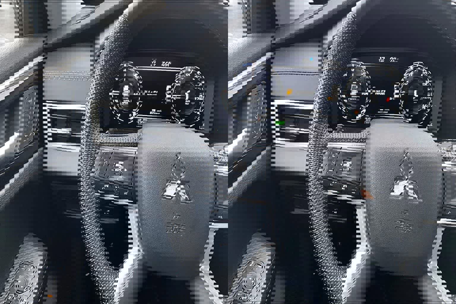 Used 2023 Mitsubishi Outlander SEL image 25