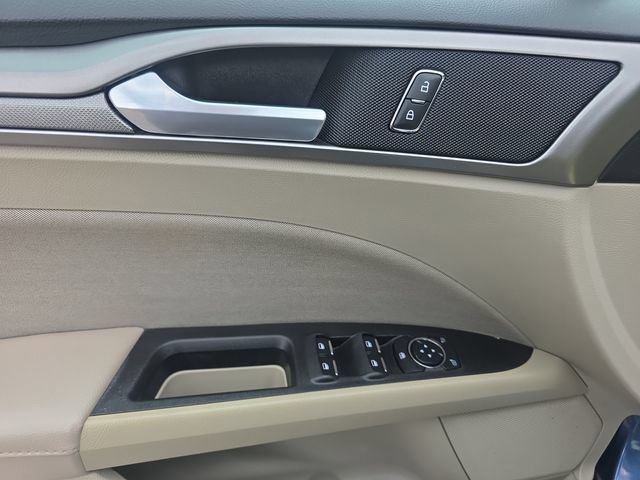 Used 2019 Ford Fusion SE FWD image 10