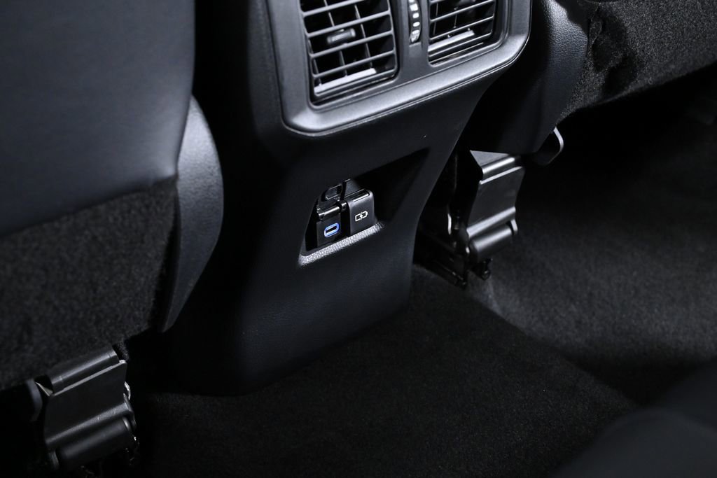 Used 2022 Toyota RAV4 Limited image 29