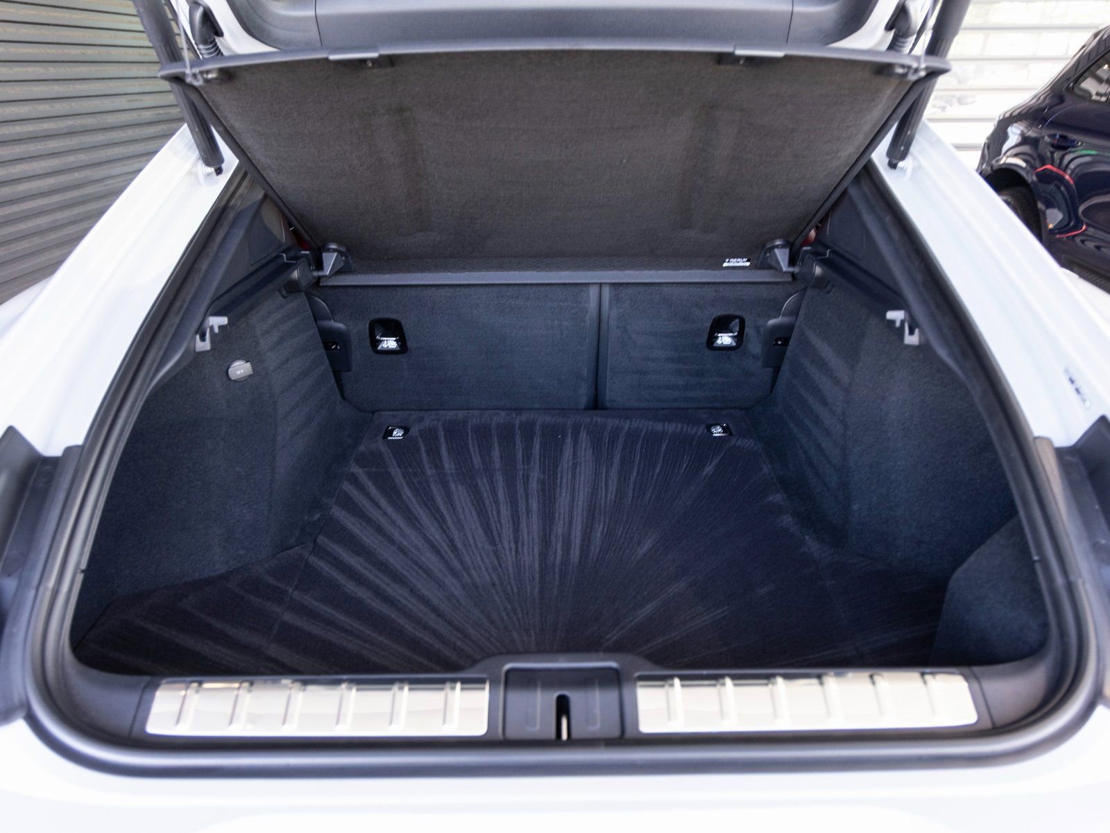 Used 2025 Porsche Panamera 4 image 28