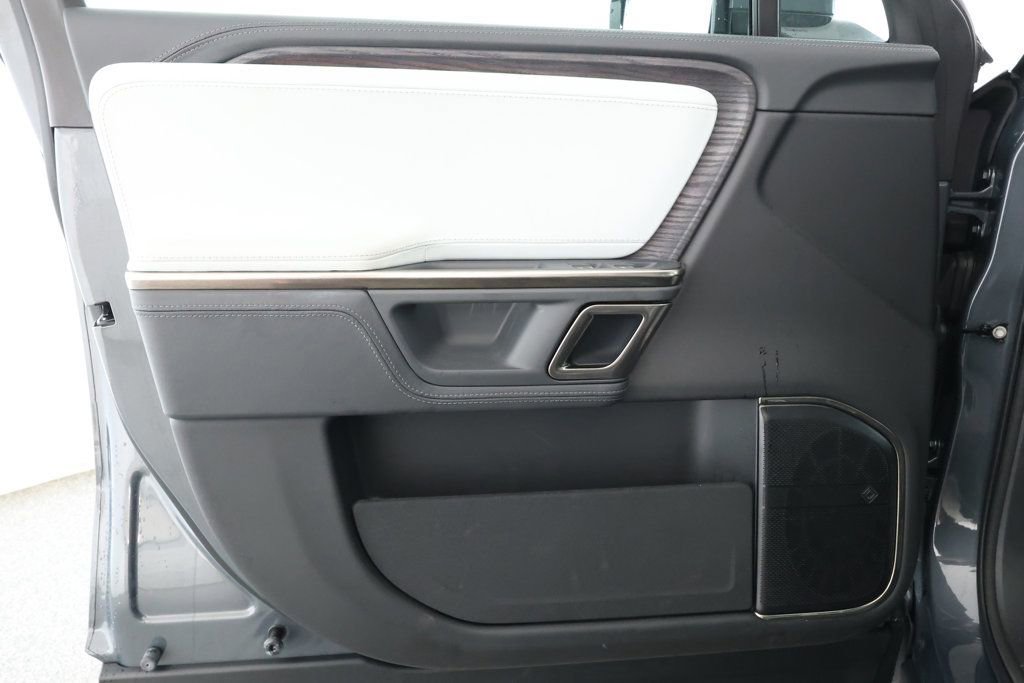 Used 2024 Rivian R1S Adventure image 9