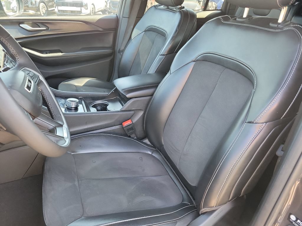 Used 2024 Jeep Grand Cherokee Altitude AWD/4WD image 11