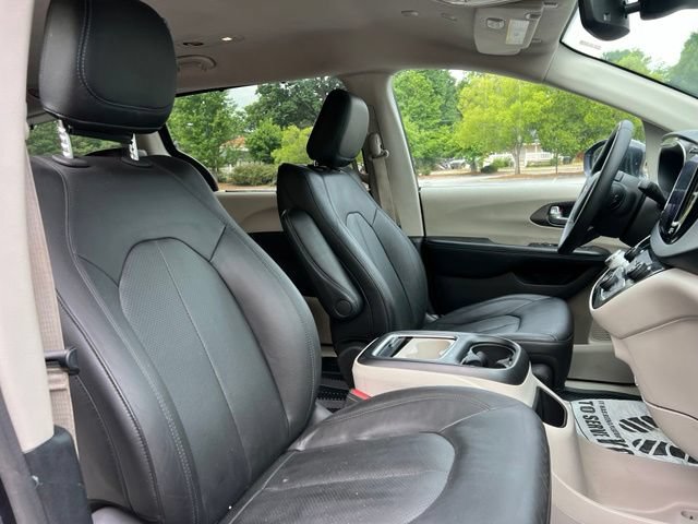 Used 2021 Chrysler Pacifica Touring-L FWD image 22