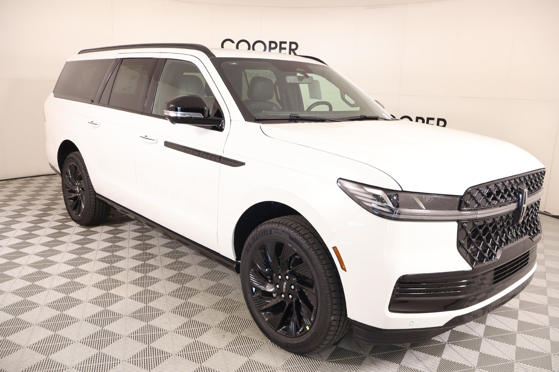 New 2027 Lincoln Navigator L Reserve w/ Jet Appearance Package AWD/4WD image 1