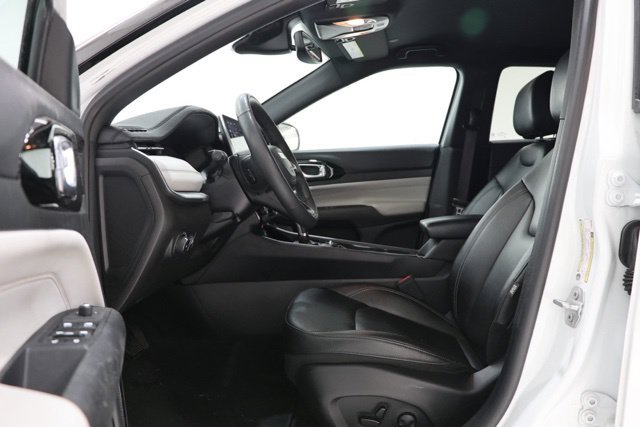 Used 2025 Jeep Compass Limited AWD/4WD image 13