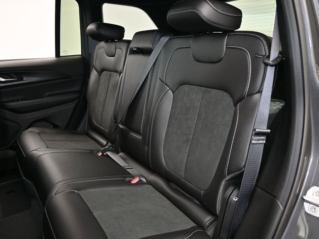 New 2025 Jeep Grand Cherokee Altitude image 27