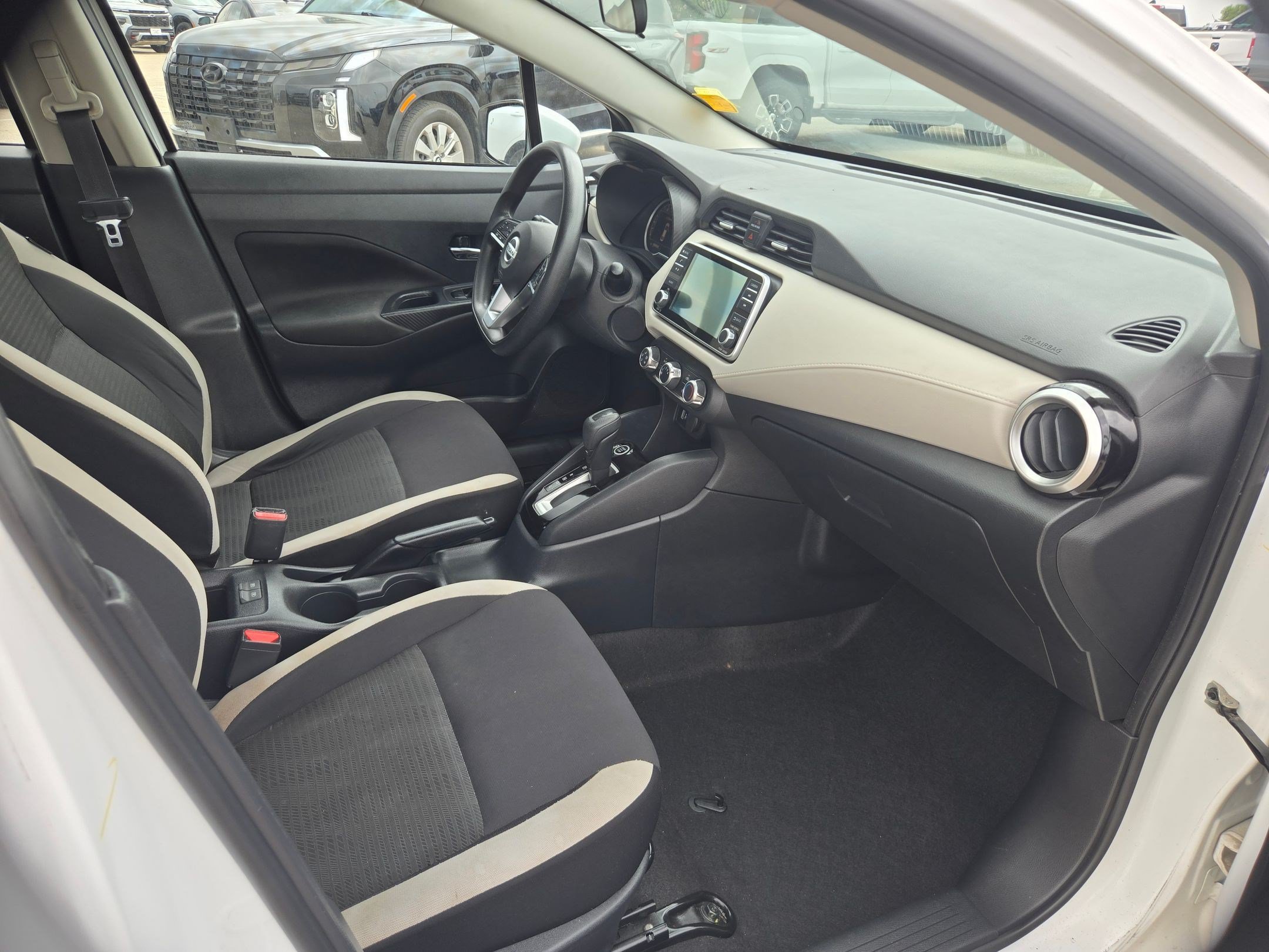 Used 2022 Nissan Versa SV FWD image 25
