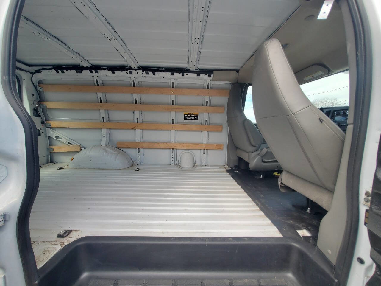 Used 2025 GMC Savana 2500 w/ Driver Convenience Package image 15