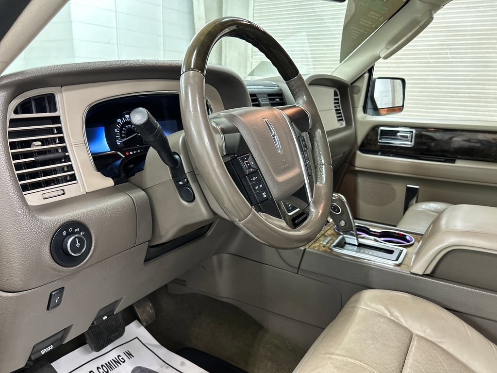 Used 2015 Lincoln Navigator 2WD image 4