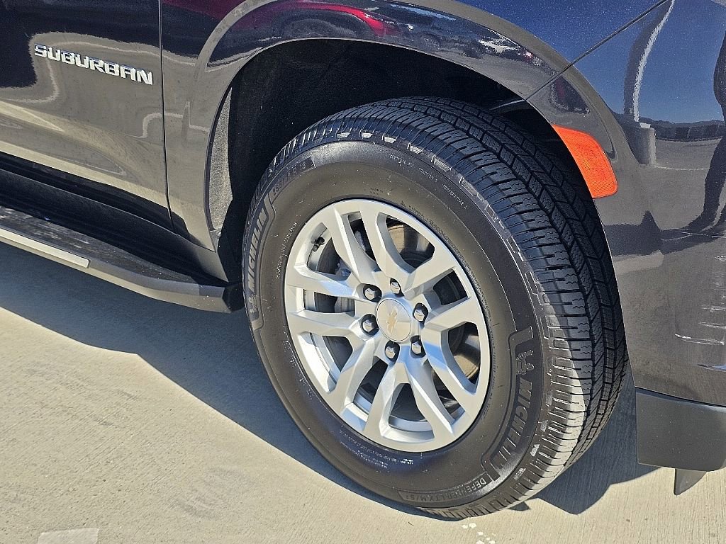 Used 2022 Chevrolet Suburban LS w/ Driver Alert Package AWD/4WD image 9