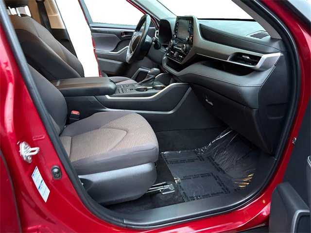 Used 2022 Toyota Highlander LE image 11